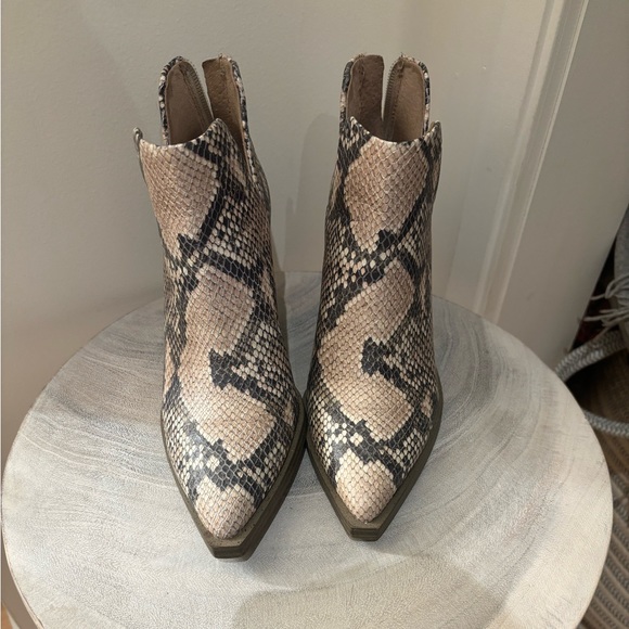 Size 5 Vince Camuto booties - Picture 2 of 7